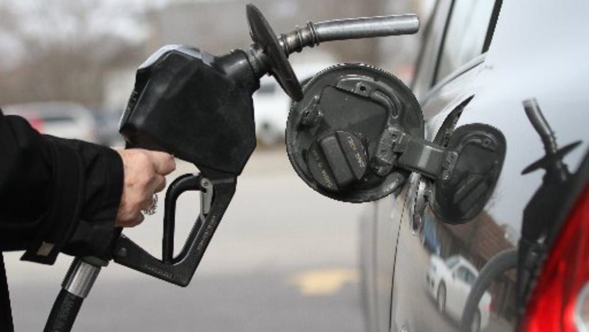 635708291270130574-usat-gas-prices-JPG-1-1-JF8CGFVS-L475086498.jpg